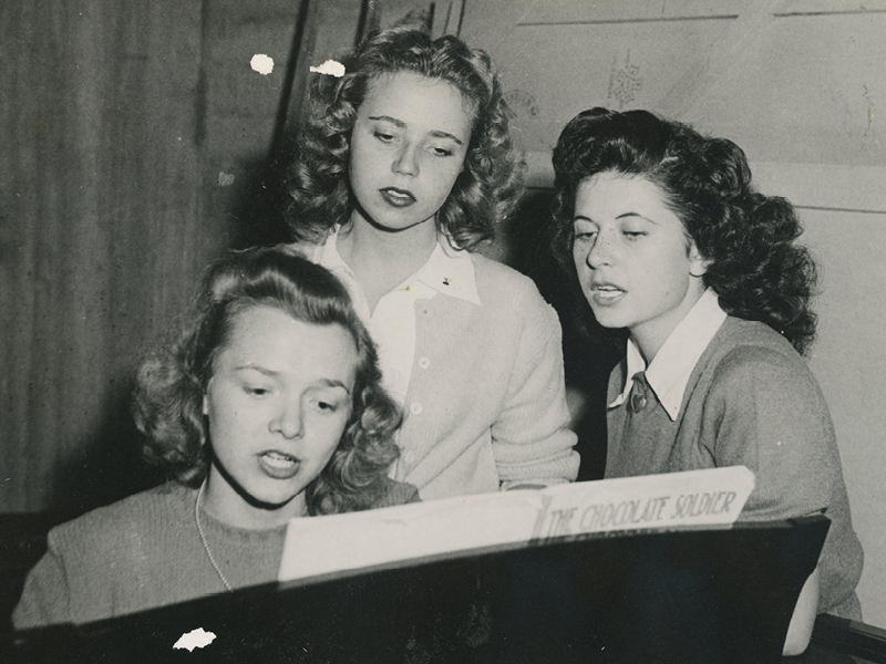 1940 Students playing the piano