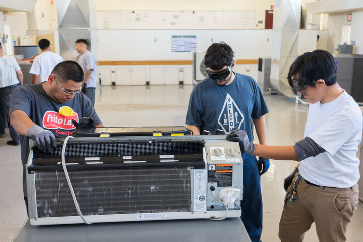 students training in the HVACR program