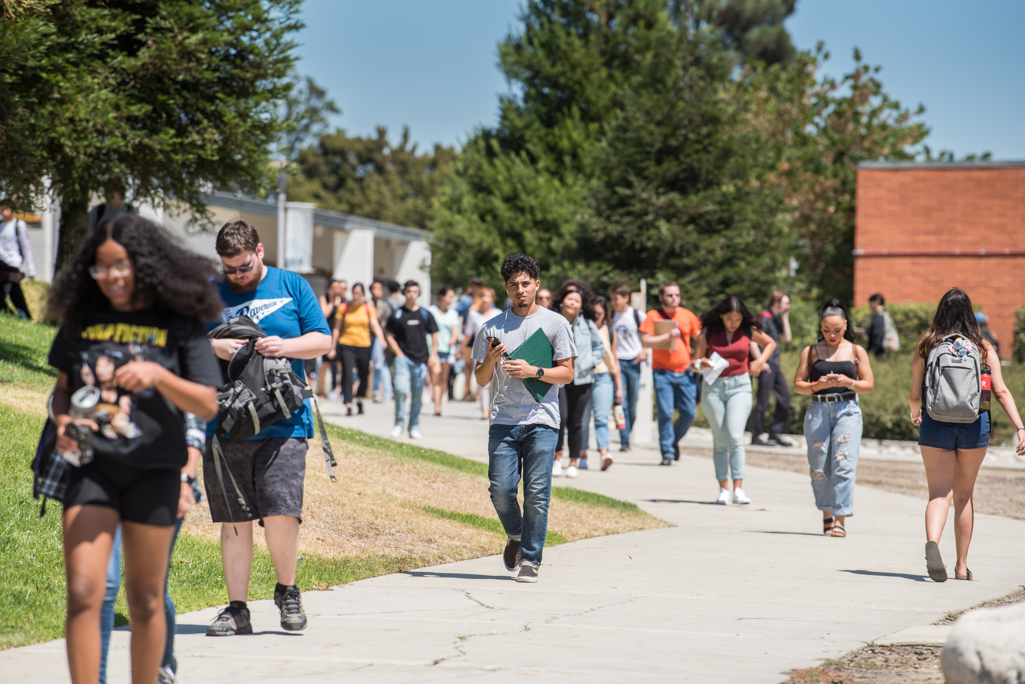 students walking on the chaffey college