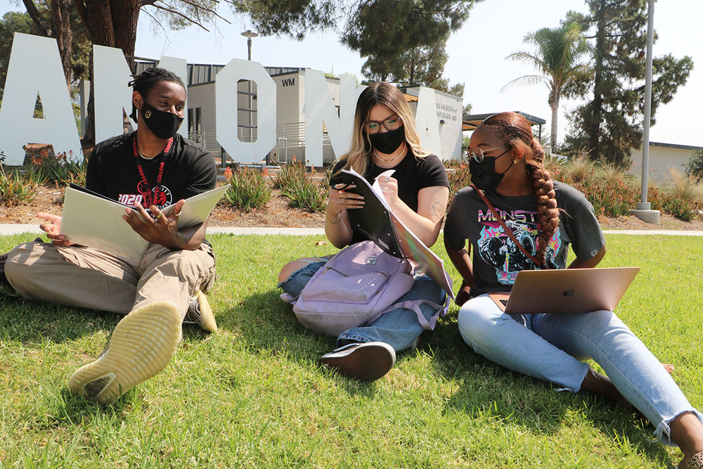 Students hang out at the beginning of fall 2021 semester.