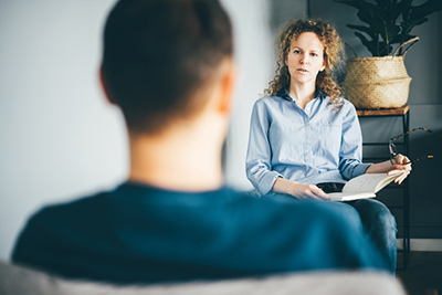  Psychologist with client